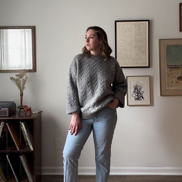 Oversized gray cable-knit sweater - Picture 3 of 5